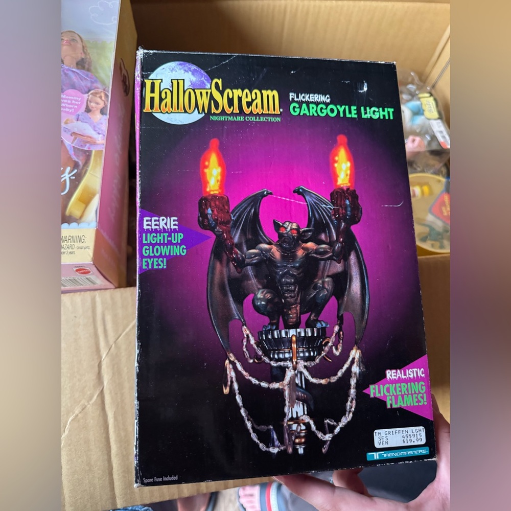 HallowScream Flickering Gargoyle Light